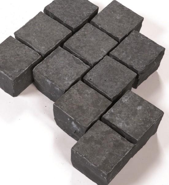 SELTRA Pflaster SANOKU ELE anthr.-schw. 10x10x8cm geflammt Basalt Vietnam
