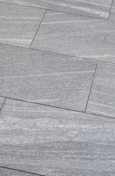 SELTRA Platte Biasca silbergrau-liniert 80x40x3cm satiniert Gneis China