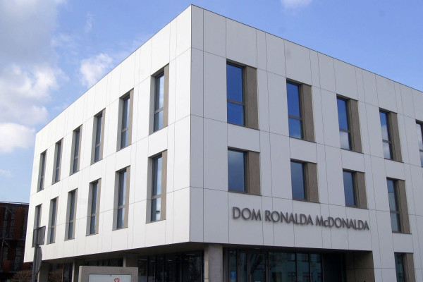 Trespa Meteon B1 beids. 4270x2130x8mm A05.0.0 Satin Pure White