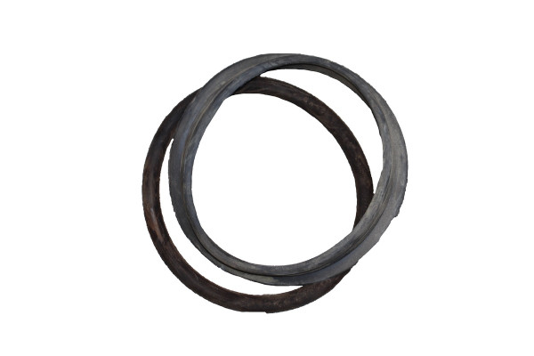 Mengering double seal for connection to cast iron pipe DN200