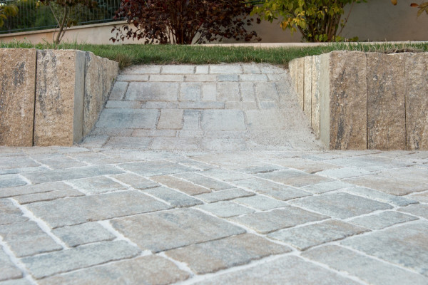 GDM APPIASTON antikplus shell limestone large paving system 8cm