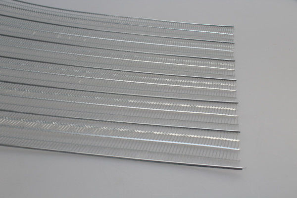 Płaskie żebro Nevoga o wymiarach 2500 x 600 mm, wysokość żebra ok. 4 mm, grubość 0,3 mm