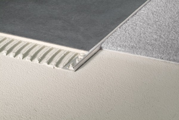 Blanke FAS Edelstahl 15mmx2.5m Abschlussschiene - 300-280-15025