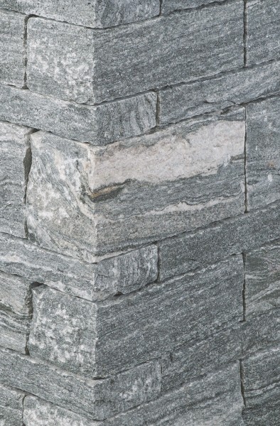 SELTRA Kloster-MS SANOKU ELEGANCE 15x20x40 anthrazit-schwarz Basalt Vietn.